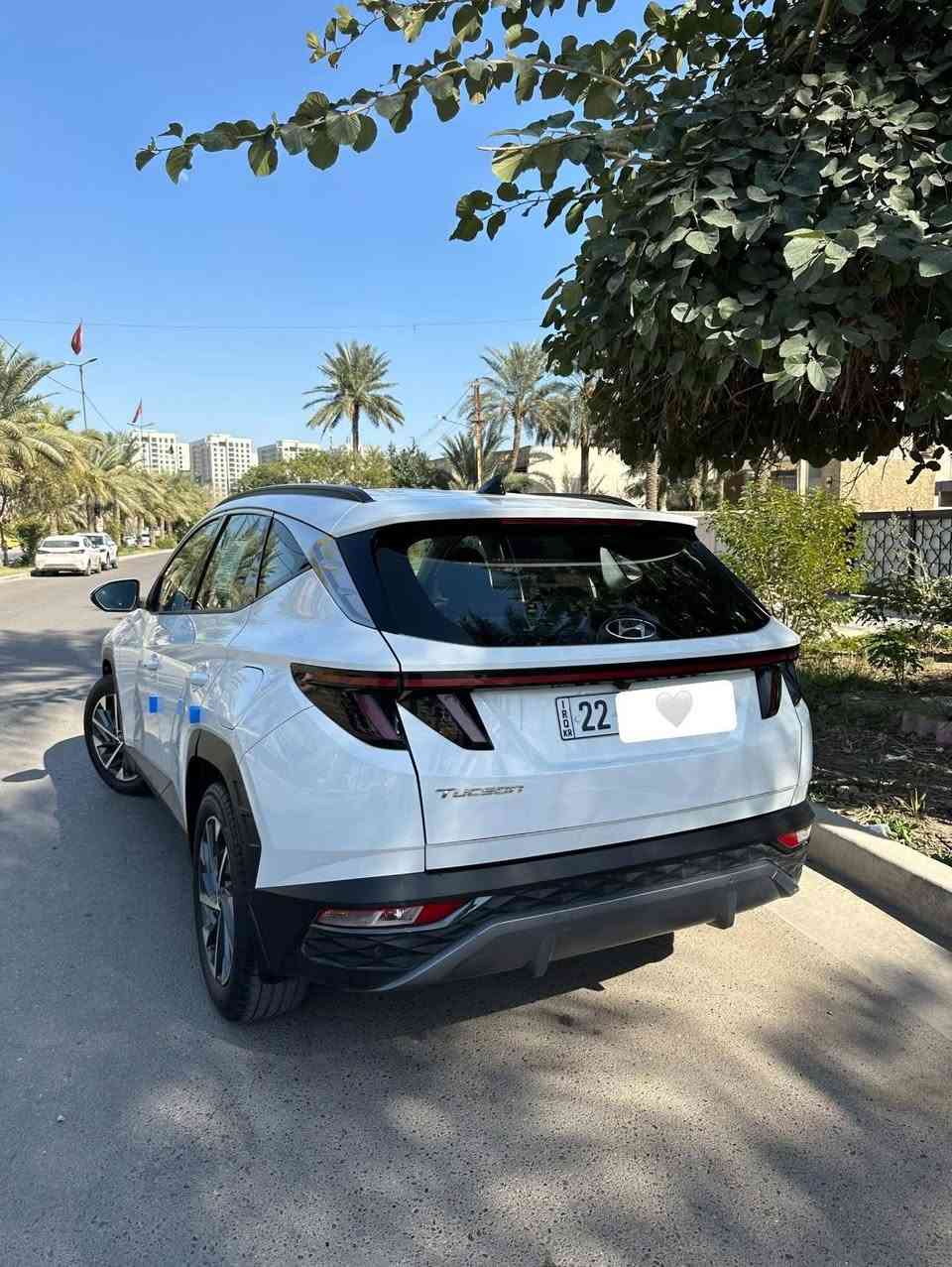 السلام عليكم توسان موديل 2022 خليجي
رقم إربيل بإسمي 
مكينة 2000  مواصفاتها معروفه  فول عدا البانوراما 
تبريد قطعتين 
لايتات زينون 
بلك لايت لد 
مانع انزلاق 
اوتو هولد 
شاشة كبيرة 
كار بلي 
تحكمات ستيرن 
اشاير بالمري 
مري شفط 
وبعد بيها مواصفاات 

اشاير ترحيب 
صار بيها طخه بل باب وجاملغ وتبدلن اصليات نفس اللون
السعر 190

للاستفسار ***********  
ومتواجد ع الواتساب
