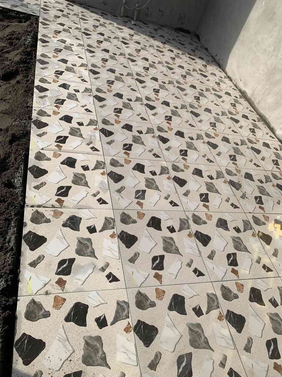 يوجد خلفه سيراميك ارضيه وجدران متفرغ حالياً 
اتصل وبيك خير وتدلل‬***********
مكاني العلم
