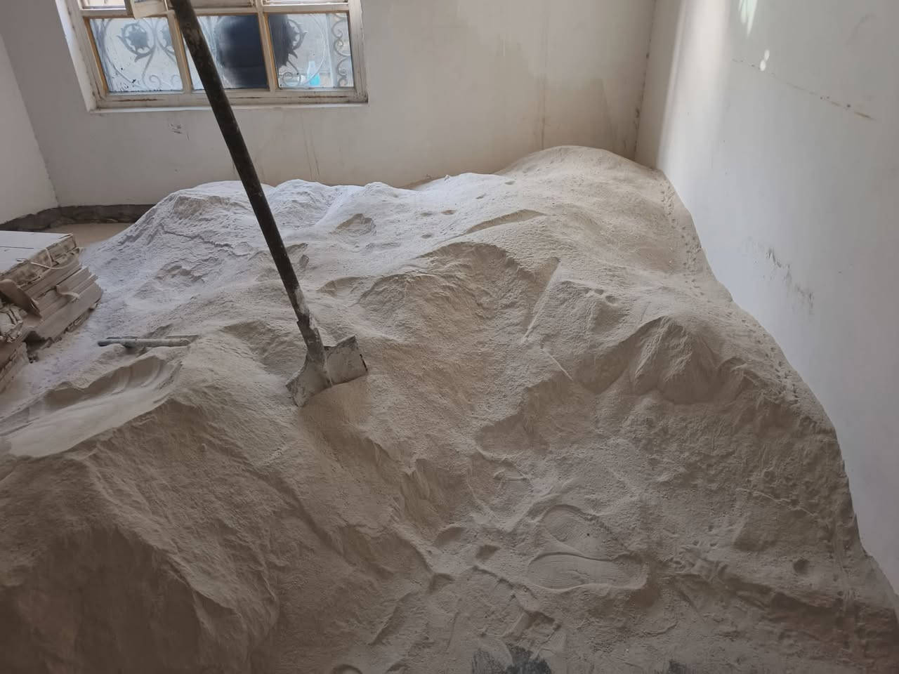 السلام عليكم جص نظيف قبل كم يوم اشتريناه منو يفيده بسعر مناسب المكان ياسين خريبط ‏‪***********‬‏
