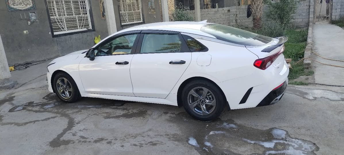 للبيعKia K5  موديل 2022
📍 رقم قادسيه معوقين وراعيهه مهندس بل ديوانيه 
📍 المكان: الديوانيه 

🎨 اللون: أبيض
🔥 محرك 1600 تيربو
جاهزه السياره من كل النواحي ومابيها نقص 
🌟 المواصفات:
• 

• ستيرن تدفئة
• تشغيل عن بعد
• بصمة + هاند بريك بصمة

• قيادة ذاتية على الخطوط السريعة
• مثبت سرعة / ماشيه 60 ميل
• AUTO HOLD
• أوتو بريك
• كير أوتو + عادي

🛡️ أنظمة الأمان:
• ABS
• مانع انزلاق
• حساسات إطارات
• رادار أمامي وجانبي
• مراقبة النقطة العمياء
• رادار الخطوط البيضاء
• توقف ذاتي عند الرجوع

💡 الإضافات:
• لايتات 4 عدسات
• LED + زينون
• بك لايت LED
• مصابيح ضباب LED
• كامرة دوارة
• شاشة + شاشة أعطال
• نظام ملاحة (خريطة)
• Apple CarPlay / Android Auto لاسلكي
• بلوتوث + AUX + USB
• فول تحكم ستيرن
• أشاير بالمرايا
• مقعد كهربائي
• ويلكم لايت رياضي
• أنظمة قيادة: Eco / Sport / Smart / Normal

📞 للاستفسار: *********** 
✅ متوفر واتساب
