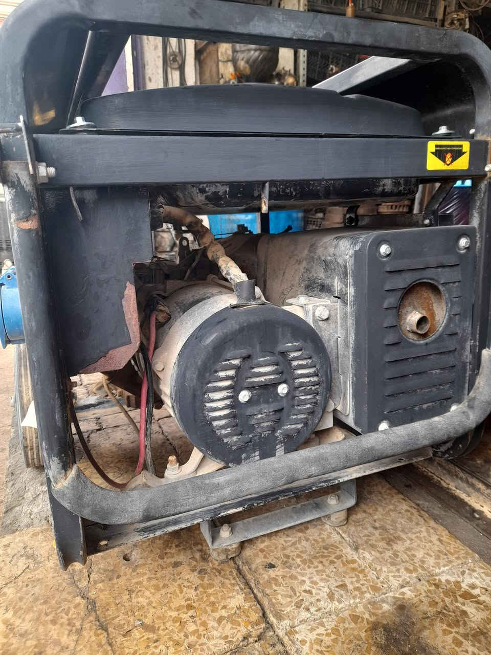 يوجد لدينا مولد بنزين للبيع خمسه كيفي   
من شركه النجوم مولد نظيف 
المولد حبل وسلف ريمون
العنوان تكريت حي العصري 
الهاتف  ***********  عمر 

ورشة الحكم لتصليح المولدات بانزين وكاز وبيع الئدوات الاحتياطيه
