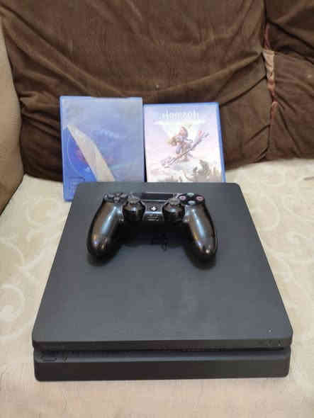 يا الله سلام عليكم يولد عندي بلي فور سلم للبيع ويه يده اصليه و ٣ اقراص  والله شاهد عليه البلي وكاله اذا مبدل بي شيء او مفتوح  تاخذه بلاش توصل خاص او واتساب على هذا الرقم ***********
