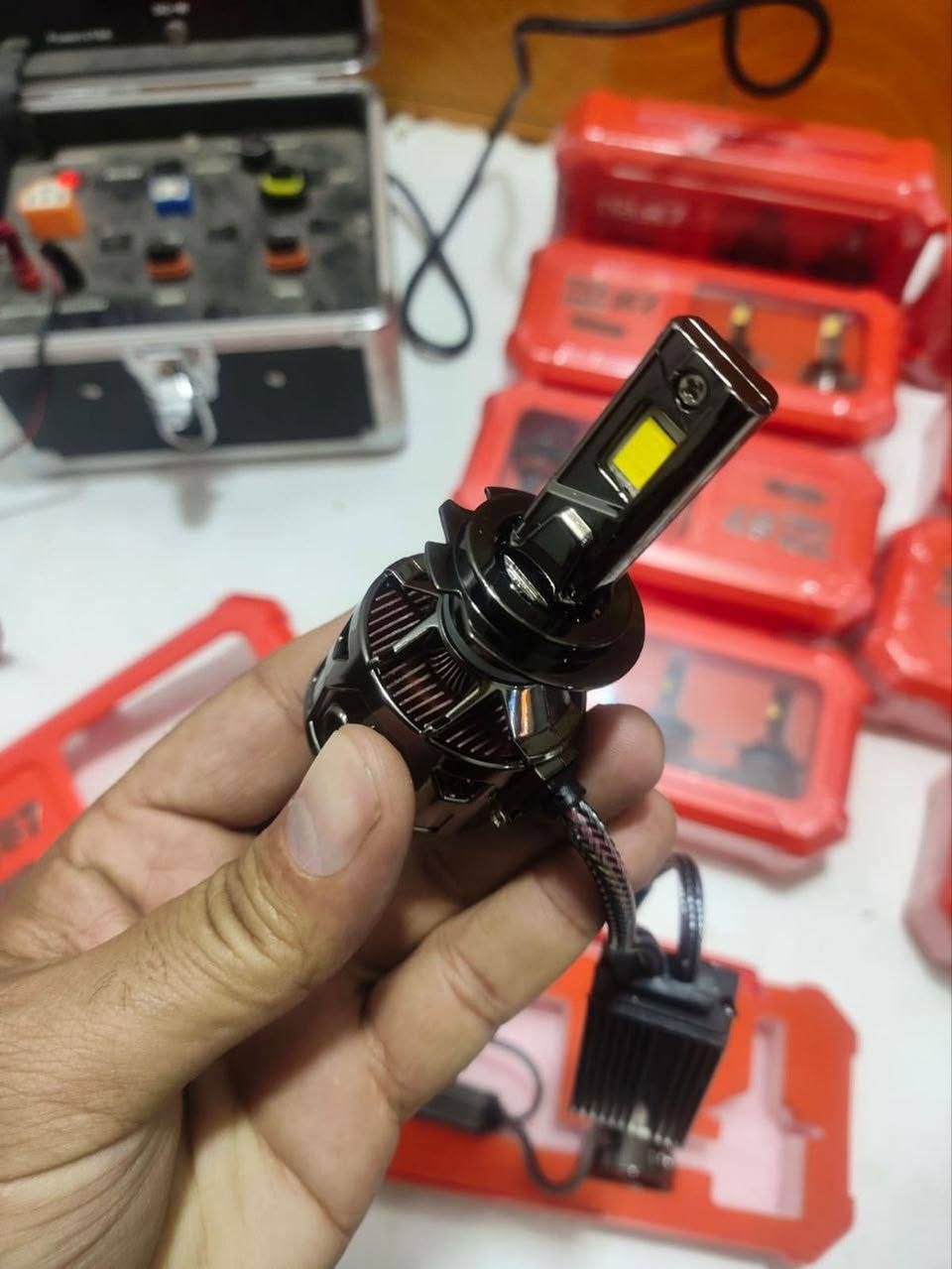 زنون كومبارس💡🔆🟡
حقيبه✅
3براد
 H7
وجميع الدرجات موجوده
.قوة الإضاءة:
 توفر العلبة إضاءة
 بقدرة 4000

 لجميع الدرجات 
السعر 40 الف

والH4
 بسعر 55 الف


**إذا كنت صاحب هذا الإعلان وتريد حذفه لأي سبب، رجاءا أرسل رسالة إلى الدعم الفني**
