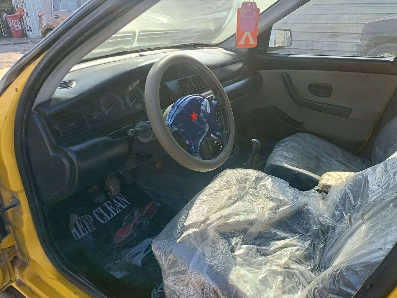 سلام عليكم 
سمند تكسي للبيع موديل 2009رقم بغداد سياره معمره جديد مكفوله من الضربه كير مكينه مكفول ثاني يوم تحويل محدثه موديل 17  مكاني بغداد حي اؤر للاستفسار ***********
