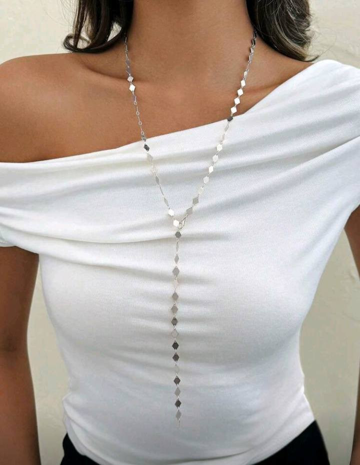 قلادة نسائية بوهيمية مثيرة وكاجوال مزينة بالترتر والشراريب، 
مناسبه للحفلات والمناسبات اليوميه 
ستانلس ستيل طلاء ثابت ✨❤️ 

سعر القطعه 8 و 6  الف 

للحجز خاص يوجد توصيل لكل المحافظات ❤️


**إذا كنت صاحب هذا الإعلان وتريد حذفه لأي سبب، رجاءا أرسل رسالة إلى الدعم الفني**