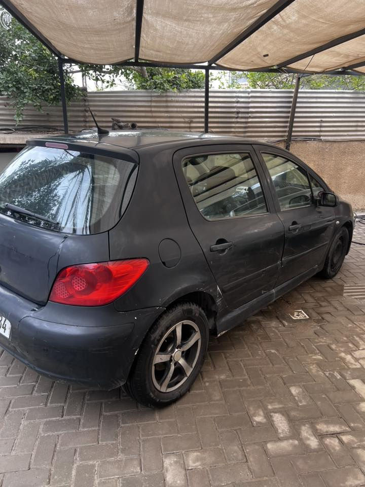 بيجو فرنسي للبيع موديل ٢٠٠٦  الرقم *********** السعر ٤١ ورقة
