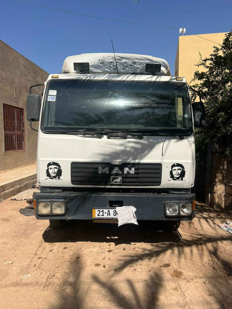 السلام عليكم 
تنكر مان للبيع موديل ٢٠٠٢ رقم سليمانية سنوية لل٢٠٢٩  السعر ١٠٥ وبي مجال 
راسلني او خابرني. 
***********
