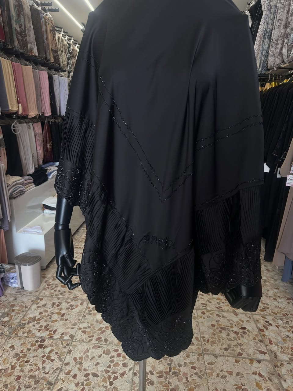 ربطه اسود اماراتي خامه حرير تجنن وقياس ١٢٠
مع عباية علي الشيباني للحجز مراسله الصفحه او وتساب***********

