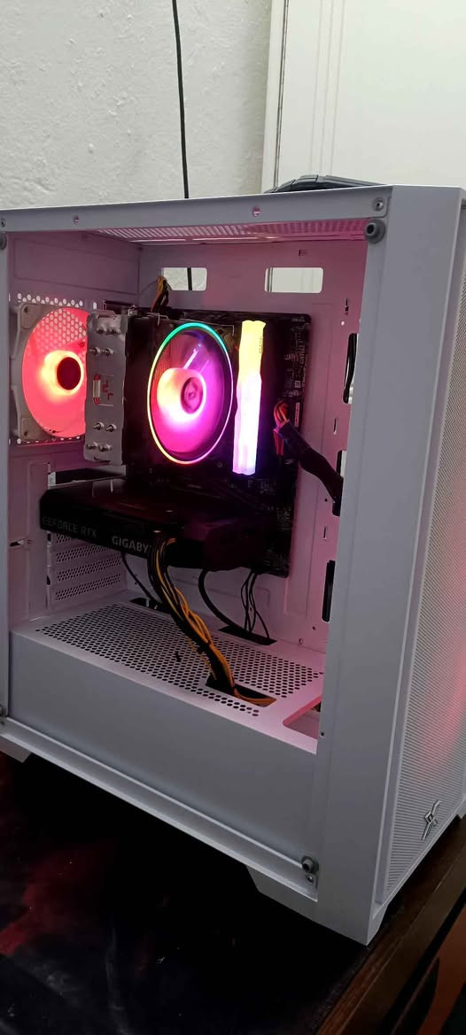 R5 3600x+fan rgb
Mb.msi A520m pro
Rtx gigabyte 3060 12gb
Ram klevv 2x8 16gb 3200hz rgb
M.2 crocal 500gb
Power supply segotop 750w
Case xigmatek 4 fan rgb ابيض 
سعر ٨٧٥ نضافه القطع الكل ١٠٠٪ 
ملاحظه المذر بورد جديد والهارد جديد الباقي مستعمل شرط الفحص وضمان يومين للفحص مكاني بغداد ومتوفر توصيل
*********** بغداد, العراق
