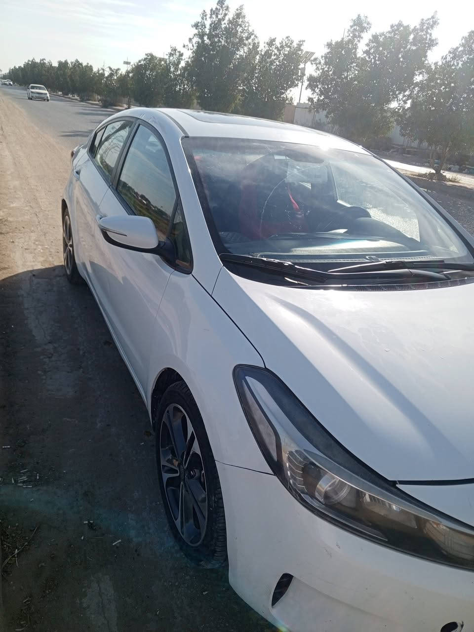 سلام عليكم ورحمه الله وبركاته سيراتو 17 فول عده  البصمه محرك 2000 بيه قطعه واحده جاملغ الخلفي بدون دواخل رقم نكليزي اربيل ***********  سعره 135وبيه مجال مكاني نجف مكتب الرشيد
