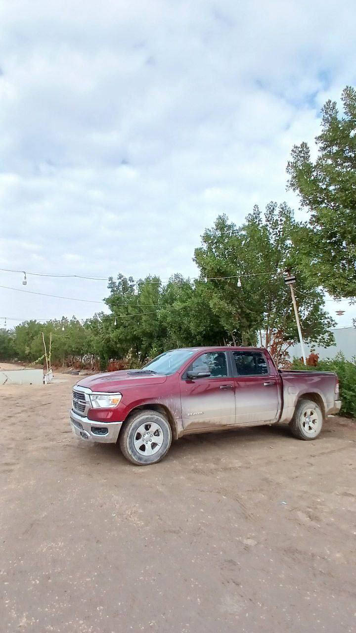 السلام عليكم
رام 2023 بك هورن

باب طويل 

6 سلندر

حادث تبديل فقط بنيد

 

***********
