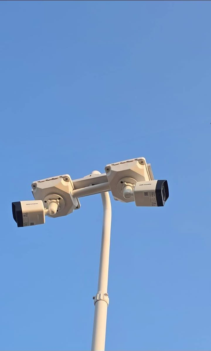 🔹 آخر اعمالنا – أنظمة المراقبة وربط لاسلكي🔹
تنفيذ موقع متكامل لتوريد وتركيب وتشغيل منظومة مراقبة شبكية حديثة وفق المعايير الهندسية المعتمدة، حيث شمل العمل:

• تركيب كاميرات شبكية بدقة 4 ميغابكسل لتوفير مراقبة عالية الوضوح.
• اعتماد سويتشات صناعية لضمان استقرار الشبكة وتحمل ظروف التشغيل المستمرة.
• تنفيذ ربط لاسلكي عبر برج وايرلس لربط المواقع بكفاءة عالية.
• إعداد الشبكة، ضبط العناوين والبروتوكولات، واختبار شامل لضمان الأداء والاعتمادية.
🎯 حلول هندسية موثوقة لتأمين وربط المواقع باحترافية عالية.
البيدق لحلول الامن والطاقة الوكيل الرسمي لمنتجات Hikvision 
للاستفسار والتعاقد يسعدنا تواصلكم معنا.
📍كربلاء المقدسة – حي رمضان / مجاور الإبراهيم مول
📞 *********** – ***********
#البيدق  #البيدق_كربلاء  #حلول_الأمن_والطاقة  #المتجر_الذكي  #شريكك_الموثوق #كاميرات_مراقبة  #أنظمة_الأمن #أجهزة_UPS  #الطاقة_الشمسية  #الشبكات #كربلاء  #كربلاء_المقدسة  
#العراق #اربيل #بغداد
