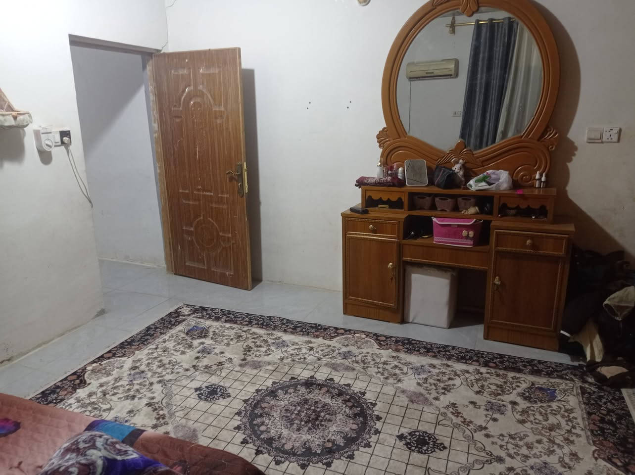 سلام عليكم بيت 120متر الكوفه طرف الصيراي الثاني قرب كورنيش الكوفه مكون من غرفه وصاله ومطبخ واستقبال ومجمع صحي عدد ثنين وكراج جبير رهن اريده ب20الهاتف ***********
