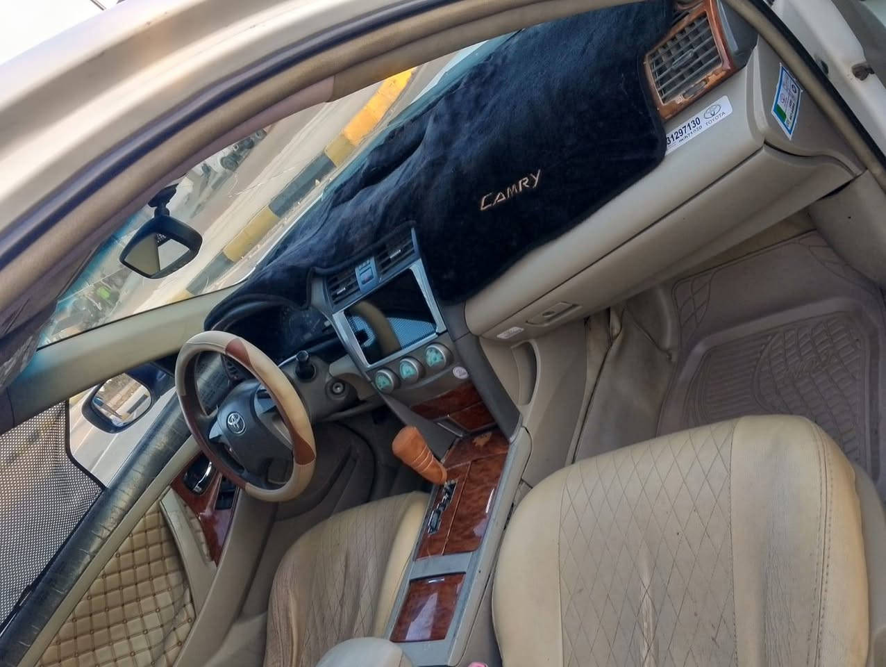 السلام وعليكم كامري للبيع موديل 2007 سياره جاهزه ماكينه وكير كفاله كهربائيات عالشركه  سياره كلش حلوه وجاهزة شاشه تحويل ثاني يوم سياره تخم تاير جديد زنون سياره مال جناي  سعر 88 وبيها مجال مكان واسط العزيزية رقم الهاتف ***********.

