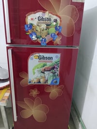 ثلاجه للبيع السعر600وبيه مجال وتصفيه مياه السعر 150 07509815157