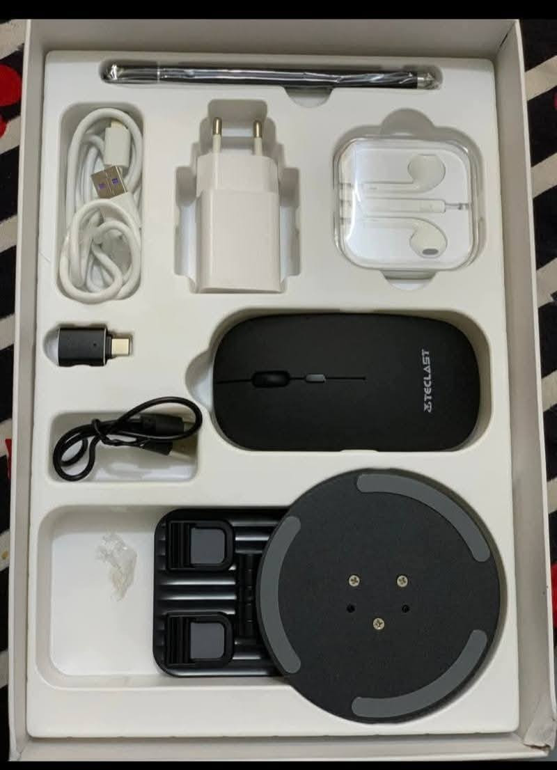 السلام عليكم ايباد نفس ماموضح في الصورة أخو الجديد الذاكرة 128 وملحقاته كامله السعر 100 متواجد على الفيس***********
