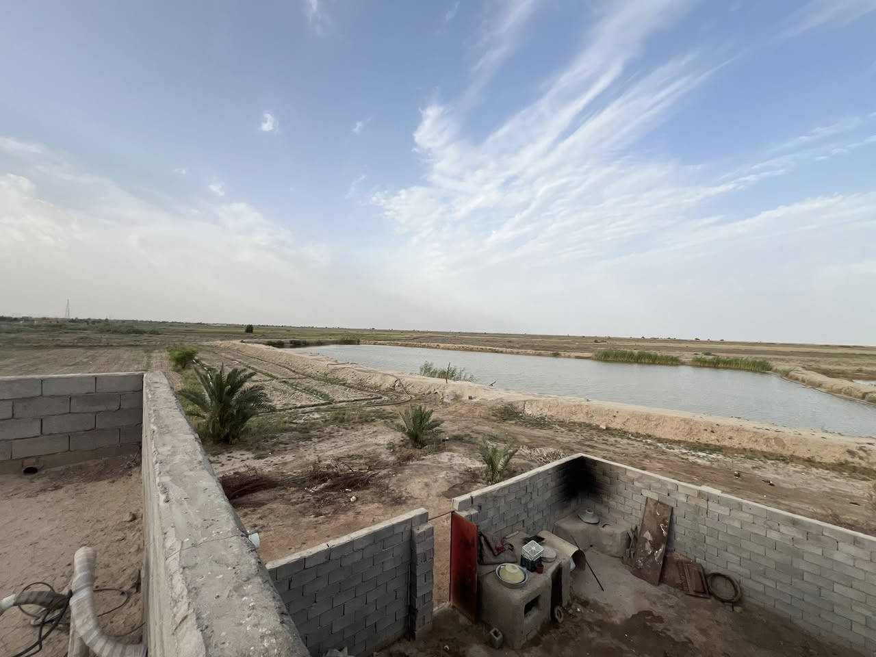 سلام عليكم بيت ورض طابو سند25 للبيع 
مكان البيت البصره القرنه الثغر منطقت صخريجه قرب مدرست سراج المنير رقم صاحب لبيت***********
