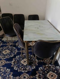 ميز طعام نظيف ويا 6 كراسي  سعره 95 الف نهايته 07719987422