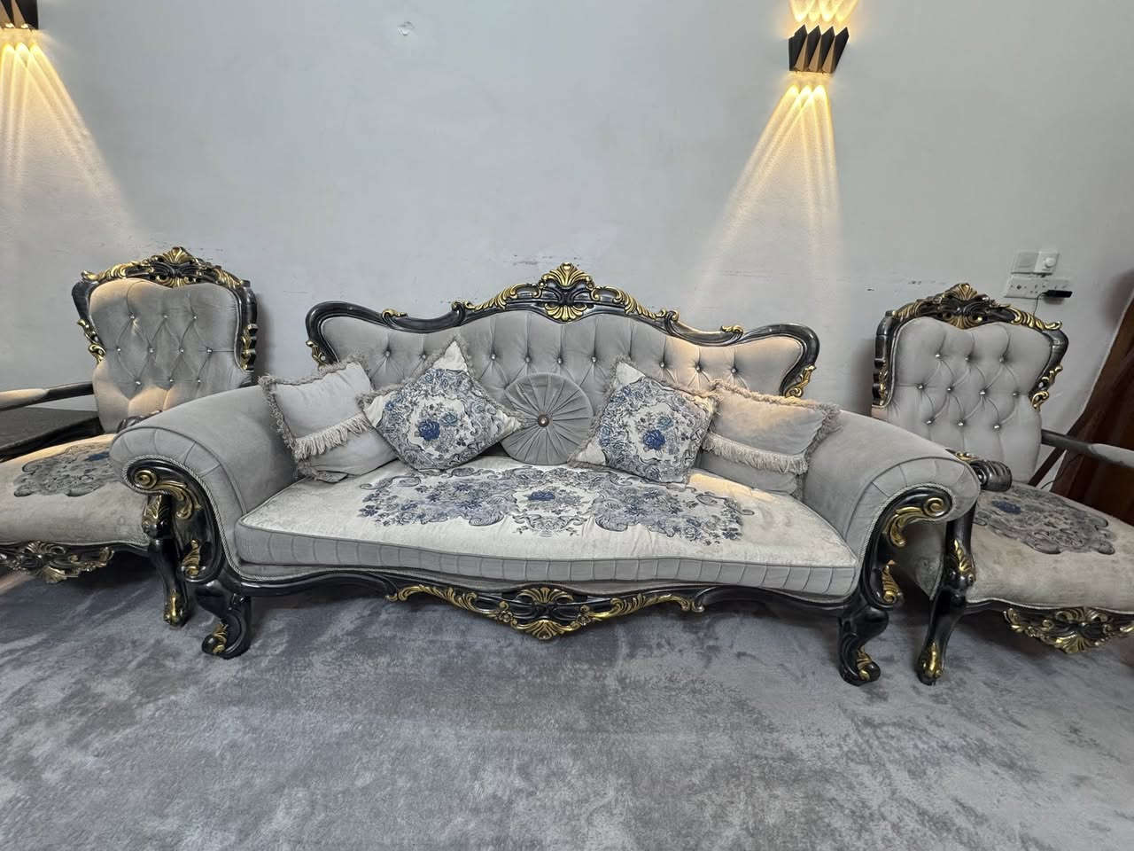 تخم مصري زان للبيع 
اصلي سعر الجديد 2400$ 
للبيع ب١،٧٥٠،٠٠٠ 
مع طبلة وسطية خشب هم مصري نفس اللون حجم كبير  
مكاني حي اور 
***********
