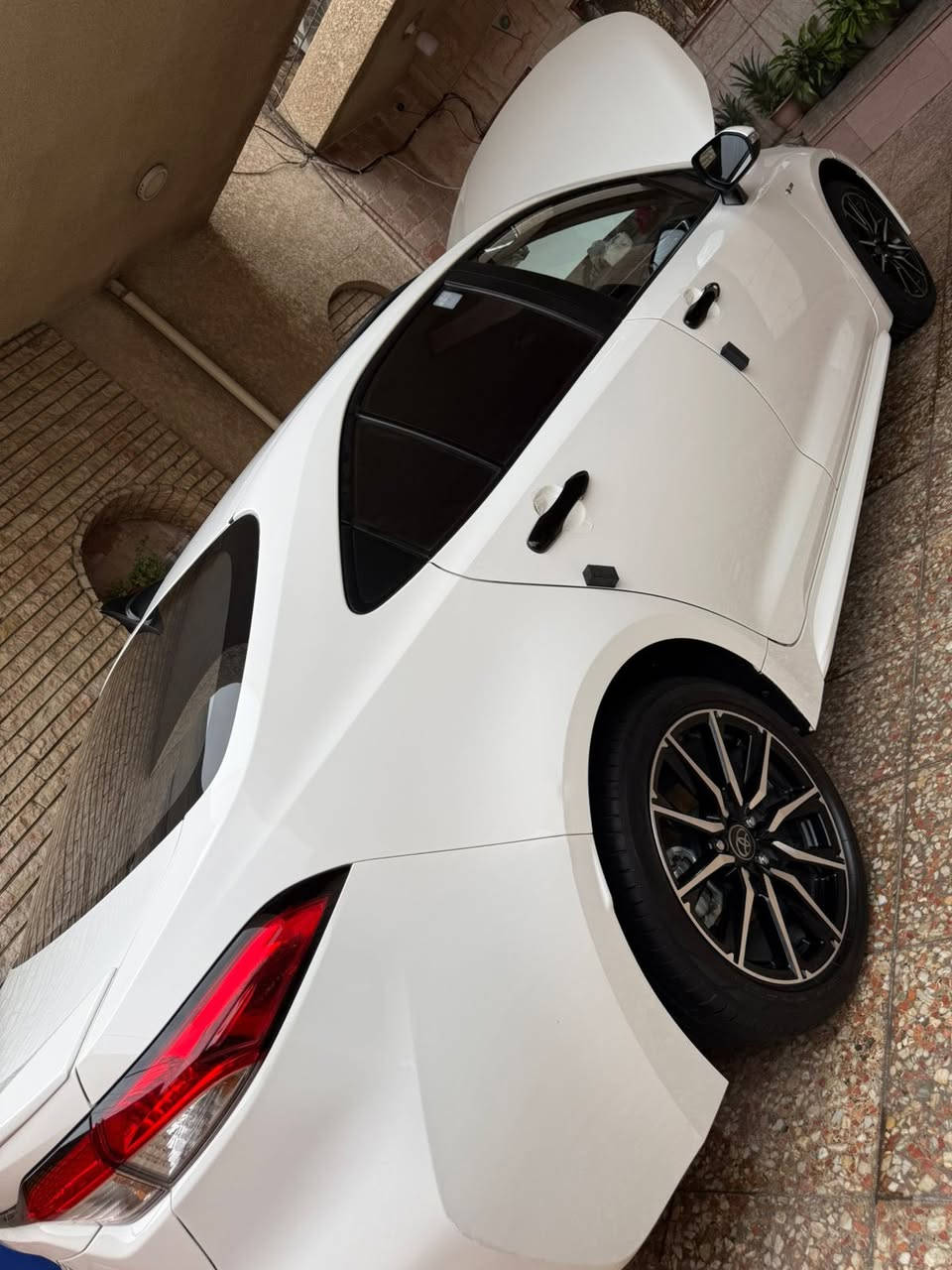 السلام عليكم كورلا وارد صين هايبرد موديل 2024 ماشيه 21 شكل GR S سياره جديده ومكفوله سعرها 162  بغداد الغزاليه مكاني ***********
