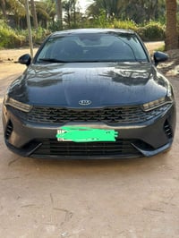 سياره k5 للبيع محرك 1600 تيربو موديل 2021 كامل مواصفات ماعدا الفتحه حا...