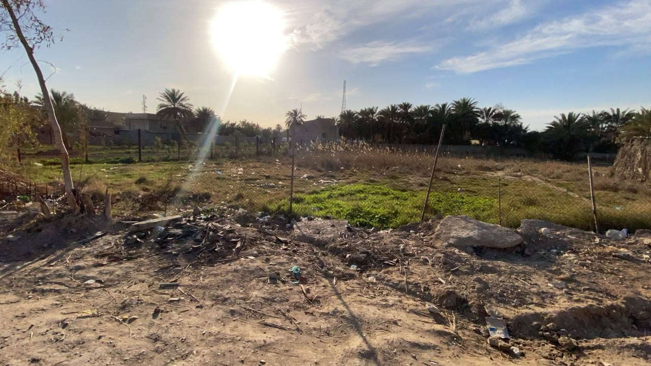 السلام عليكم 
م/ قطعة أرض للبيع 
العنوان / منطقة الكرغولة السدة شارع المفقس مقابل جامع حذيفة 
تفاصيل الأرض  / الأرض سند 25  زراعي حق التصرف 
المساحة / الواجهة 12.5m// النزال 24m/ المساحة الكلية300متر .

السعر / 80 وبيها مجال بسيط 
للتواصل /***********
