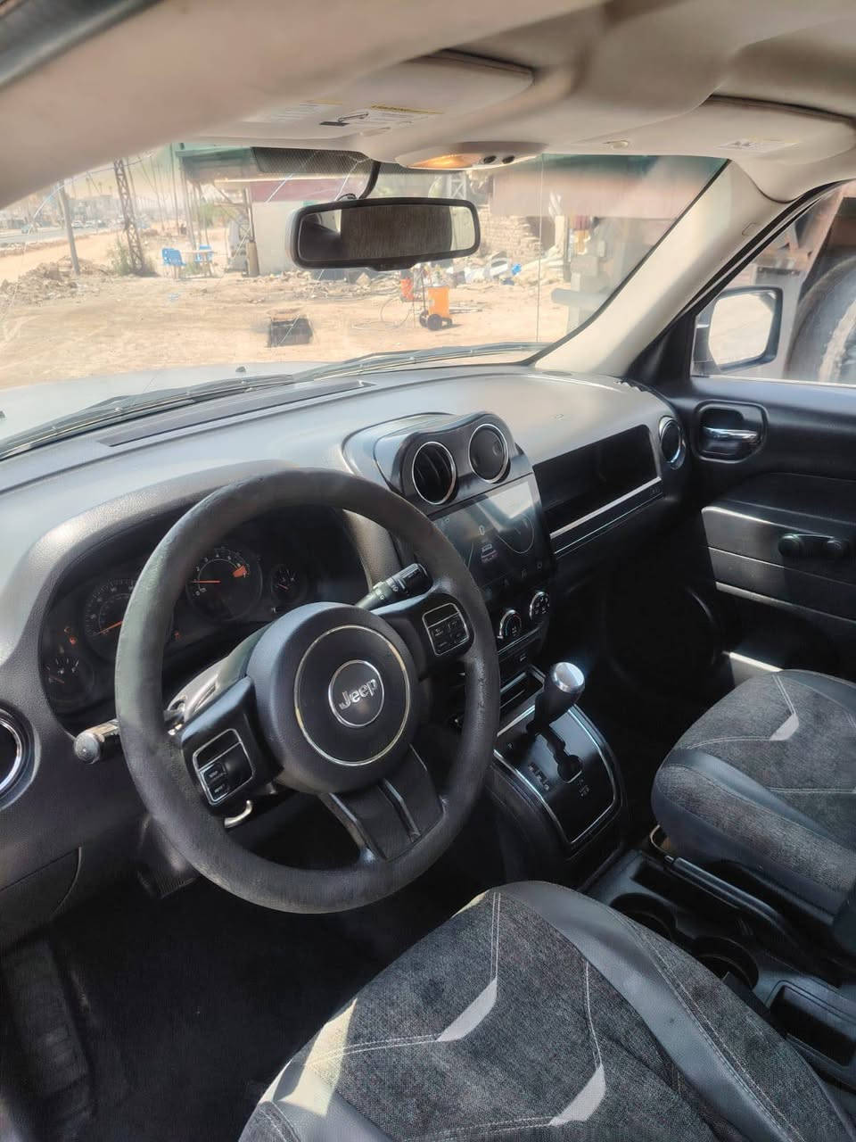 سياره باتريوت موديل 2017 وارد امريكي مكينه 2400 ضربته جاملغ ايسر وضربه خفيفه بالبنيد  السياره خير من الله نظيفه ماشيه 112 السياره شاشه كامره خلفيه تحكم استيرن السعر 120 وبيه مجال للاستفسار الاتصال على الرقم ***********
