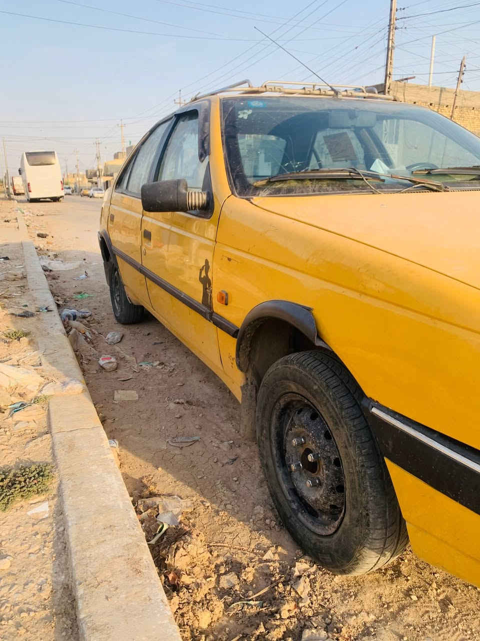 السلام عليكم
بيجو روى ٢٠٠٩ 
رقم بغداد انكليزي جديد سنوية ٢٠٣٠
ما بيها ضربة
نصبتها تخبل ✓
نظيفة كلش ✓
تبريد ثلج ✓
تدفة✓
كهربائيات شغالة✓
منظومة بانزين جديدة✓
نوزل بلك فيت بم كلاص✓
منظومة مي جديدة ✓
حماوة ربع واقل✓
غرفة جديدة ✓
حدادية ٨٠ بالمية✓
بس المكينة كايمة ×
عارضها ب ١٨ وبيها مجال بسيط
مكاني بغداد حي اور 
للاستفسار 
***********

