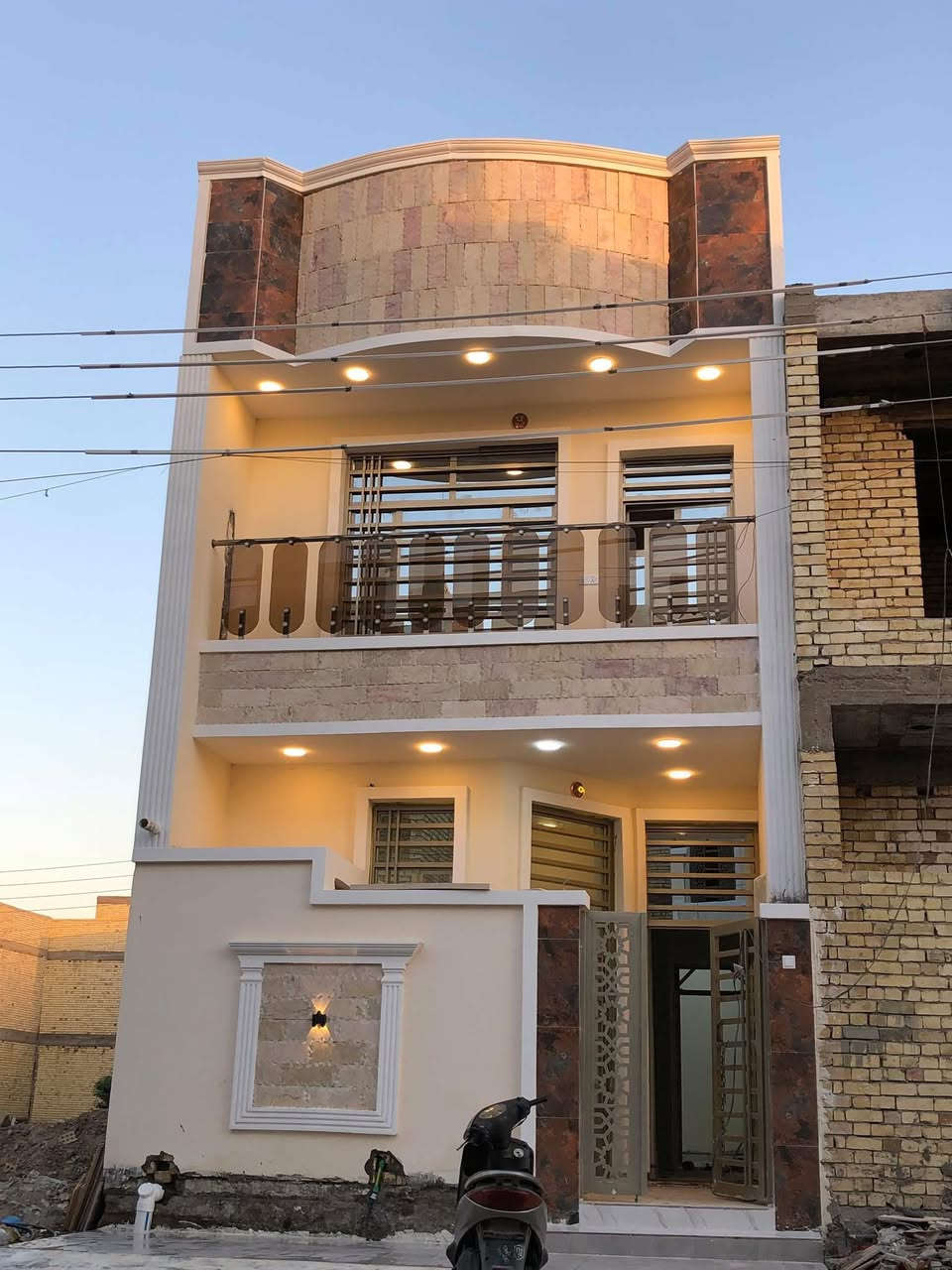 بيت للبيع /نزال عباس الكهرباء شارع ١٢م مساحتة ٦٥م يحتوي ع ثلاث غرف نوم
هـ /***********
