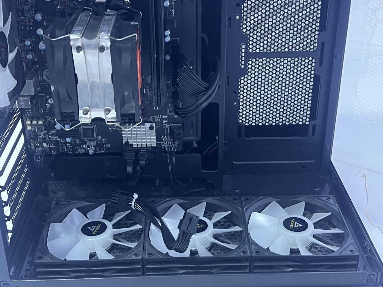 حاسبه بدون كرت شاشه
Cpu:AMD ryzen 5 5600 
Ram: 2*8 16 3200mhz kills 
MB:b450 m A pro II msi 
M.2 :Ne-2280 nvme 512g جديد
Ssd:markvision sata 120gb 
Hdd: hitachi 512gb 
Ps: thermalright 750watt gold 80+جديد   
Case:antec cx800 4fan جديد
Cooler:air cooler  2fan 90ml
والباقي مستعمل جدا خفيف والسبب بيع خرب كرت الشاشه وجربت اخلي كرت صديقي اشتغلت  تنطي صوره خليت كرتي ما تنطي المهم من رخصه الادمن انطي سعرك ولا تخسف ماكني البصره


**إذا كنت صاحب هذا الإعلان وتريد حذفه لأي سبب، رجاءا أرسل رسالة إلى الدعم الفني**