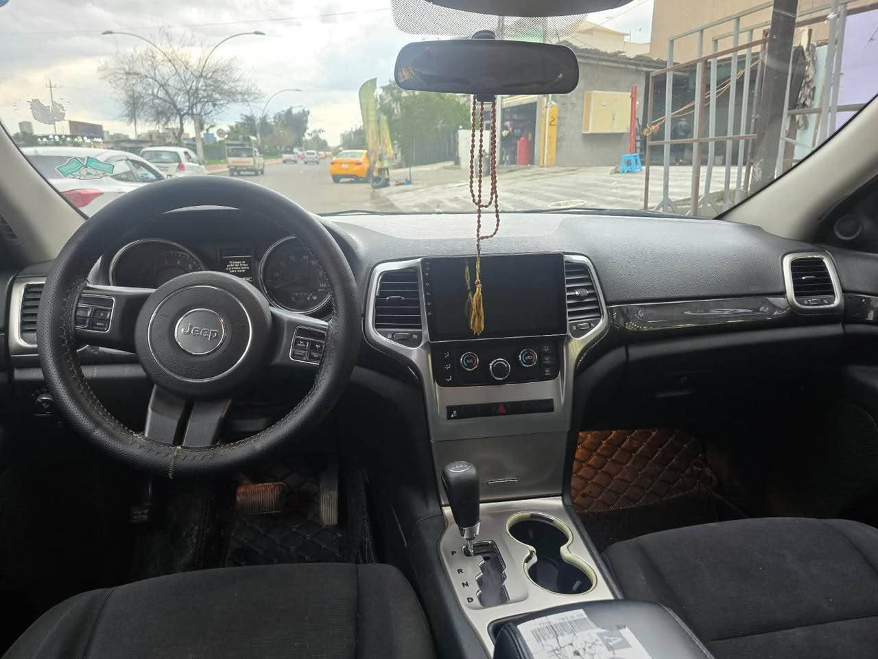 جيب لاريدوا موديل 2011 رقم سليمانيه باسمي كير ومحرك بشرط السيارة بيها جاملغ سكن تبديل والسقف مصبوغ لان جانت جارده بدون قطرة معجون وبدون حادث 
السعر 138 ورقة وبيها مجال قليل 
العنوان كركوك روناكي 
للاستفسار 
*********** كركوك, العراق
