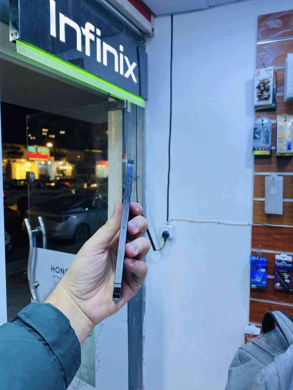 السلام عليكم للبيع ايفون 13 برو ماكس ذاكره 256 بطاريه 86 الجهاز بلادي كلش نضيف مكفول من الشخط ومامفتوح ميعبر قطره هوا السعر 645 الف بسعر مناسب جوا سوك مكاني تكريت شارع الزهور للاستفسار ***********
