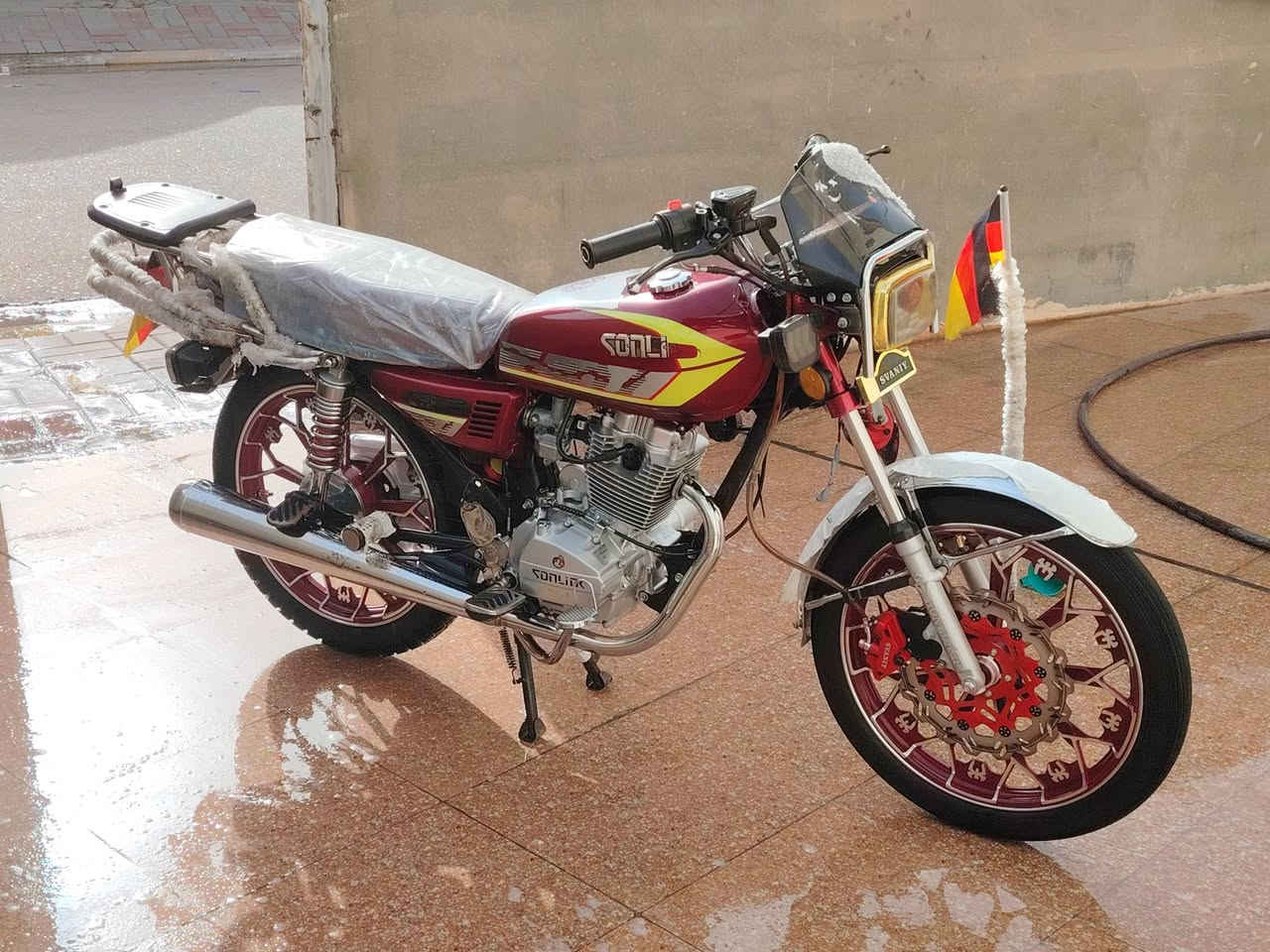 السلام عليكم سيفان سونك للبيع موديل 2025 مكينه 200 مكفوله المكينه اسبانه  ماممدوده عليهه
السعر850 وبيه مجال المكان التأميم القادسيه الثانيه للاستفسار ***********
