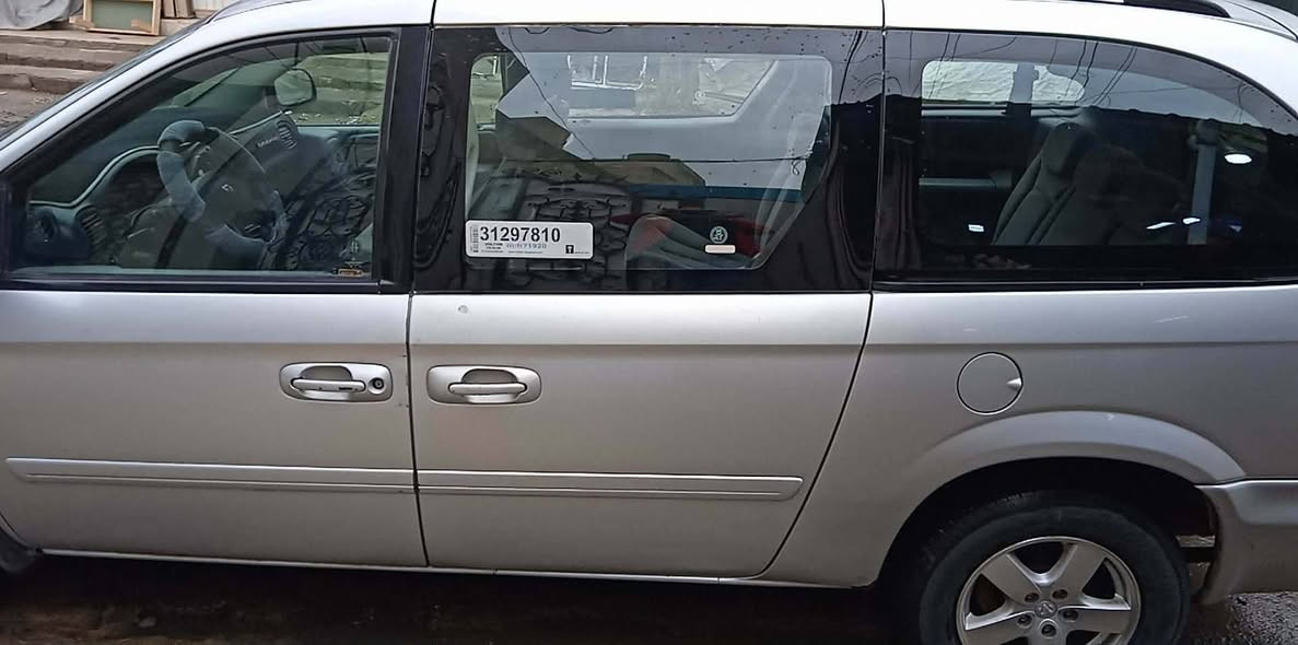 Dodge caravan Alfie Saba almani دوش كرفان 2007 ثلاث قطع تبريد ابواب كهرباء رقم الماني ***********
