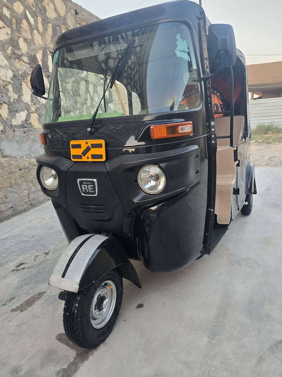 تكتك موديل 21 تكتك نظيفه وحلوه مستعجل على بيعتها رايدها ب5 و 300 قفل 
***********
