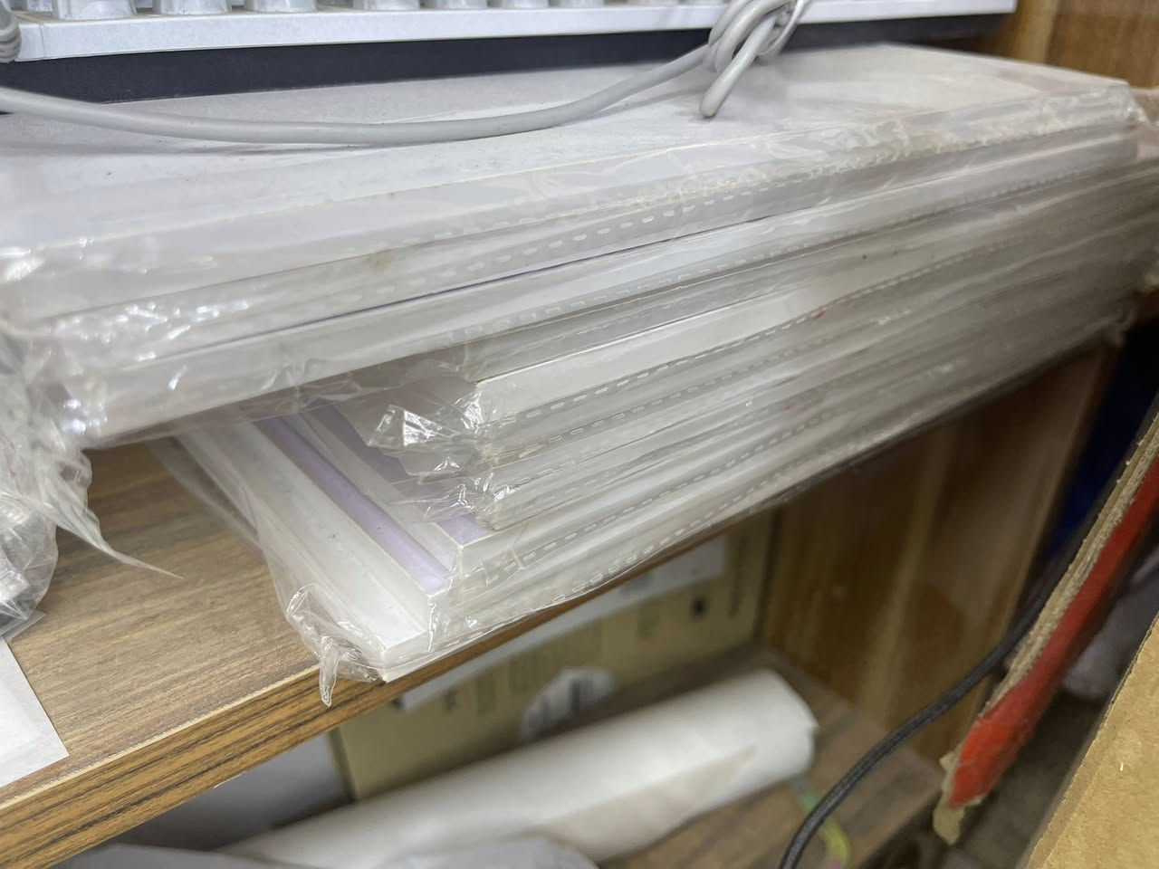 طابعه ابسون L8050جديده استخدام قليل جدا بعدهي باحبار الشركه ممخلصات وياها 10لوحات بور خشبي ورق لاسق صور 
واحبار طباعتها بل مقطع شوفو الدقه 
بعدهي بسفنجات الشركه مامليانه الفضله 
خذتها ب400
نورونه بل تعليقات او بل خاص اذا عجبني سعر بل عافيه عليكم 
‏*********** 
ملاحضه توصيل مجاني جميع المحافظات
