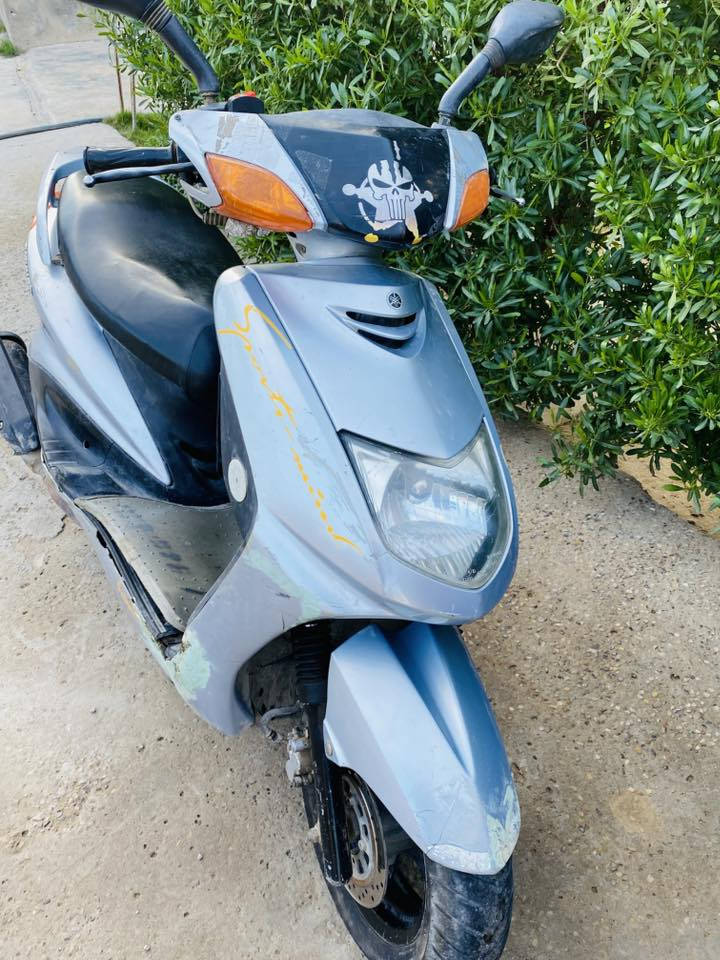 السلام عليكم دراجه سكنس نثيه للبيع او مراوس دراجه شغاله سلف هندر وكهربائيات بس تدخن محتاجه تجفيت المكان المقداديه  الصدور
السعر ٢٧٥وببها مجال. تواصل واتساب  📞 ***********
