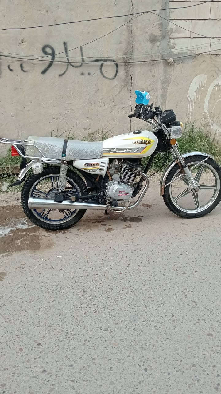 السلام عليكم ايراني للبيع الدراجه نضيفه مامتعوبه موديل 22بصمه كهربائيات شغاله كله نكره بكل وقت بيه منضومه زنون اصلي 5نمر الدراجه أو مراوس بسكنس مرتبه مو نطيحه أو بيع 650 بيه مجال قليل مكاني بغداد ***********
