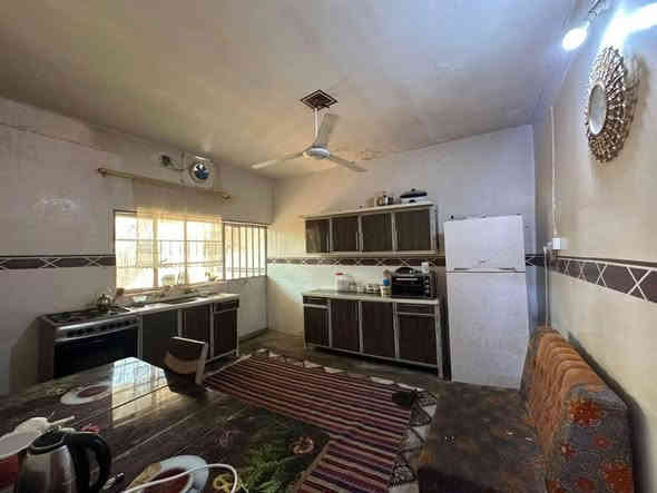 دار للبيع 200 متر طابو ملك صرف باسم شخص واحد في قادسية الثانيه - قرب اسواق مجيد 
السعر : 112 مليون وبي مجال 
***********
