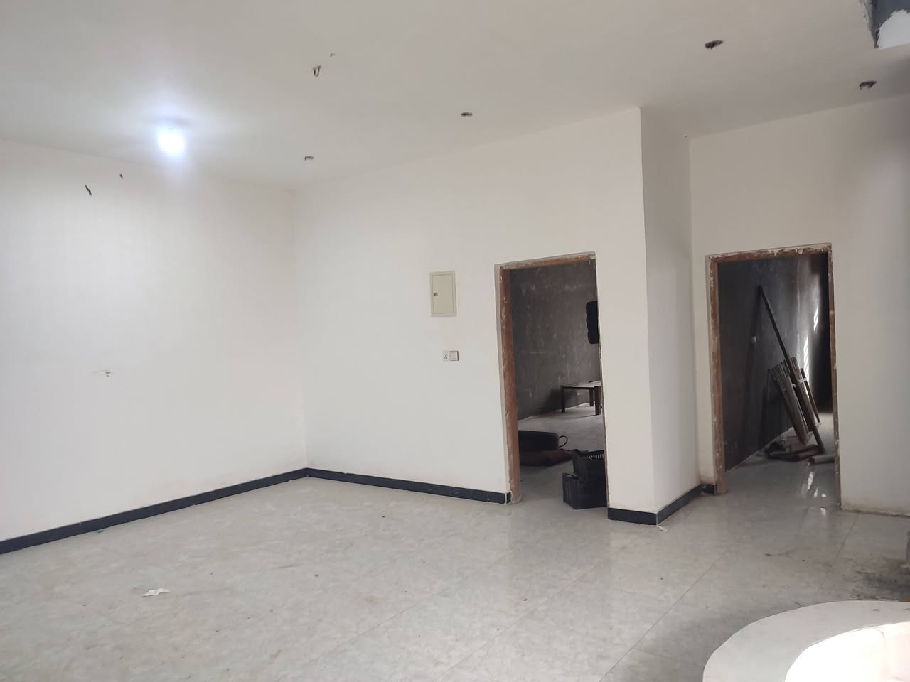 بسم الله الرحمن الرحيم
سلام عليكم .
بيت للبيع 200متر طابقين صب كونكريت بناء حديث .
.ساحب عليه اسكان 70مليون وباقي منهن 63 يريد يحولهن عليه ويدفع كل شهر 
وينزل سلفه من سعر البيت
العنوان .حي اور الثانيه .قرب مدرسه الجماهير . (   ناصريه )
البيت على ساحه وحديقه  .وشوارع كله تبليط .كلشي قريب عليك ومنطقه هادئه ومرتبه . البيت بسمي   
تواصل على رقم *********** 
البيت مرتب  الي يحب يتواصل وياي على هذا الرقم 
او ماسنجر
البيت بيه نقص .الدرج مامطبك  كهربائيات طابق ثاني 
سطح مامشتغله بعده  وغرفتين مامخمرات  والباقي كلشي جاهز 
وسعر 360 وسلفه تنزل من سعر الكلي يعني 290  وبيه مجال
..

..البيت بيه 

غرف عدد6 . .2جوه مساحه كل وحده 5×4  ....4غرف فوك وحده مساحته 8×4وحده 6×4،    و2 مساحتهن 4×5

دوانيه 8×4
صحيات عدد3 .2جوه واحد فوك 
صالتين وحده مساحته 8ونص×4  وحده 7×4
مطبخ 5×4
طارمه البيت تدخل بيه سياره 
  
صلو على محمد وآل محمد
اذا مو شراي لا تخابر وتسولف اهواي
