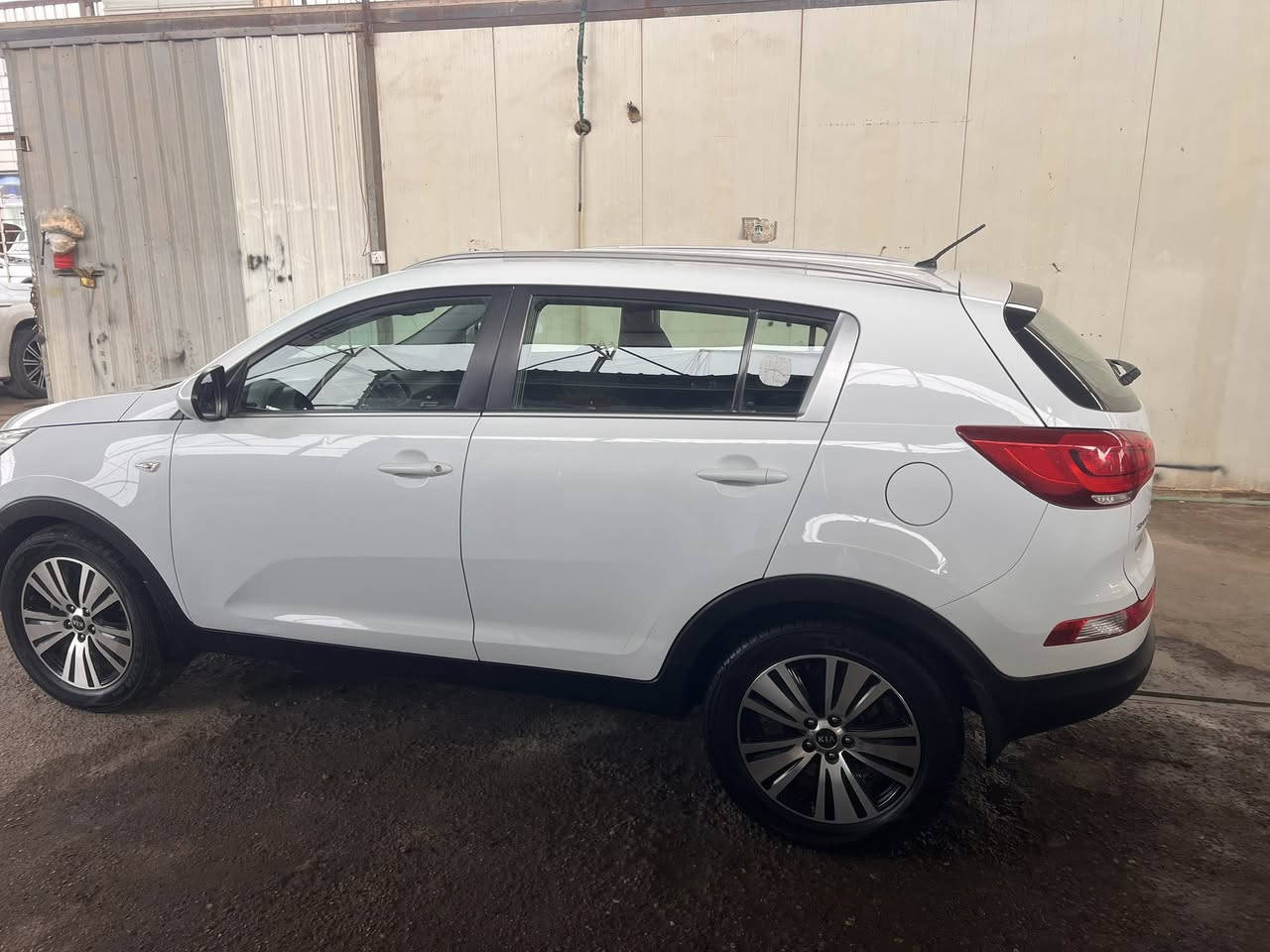 السلام عليكم
كيا سبورتج 2016 خليجي

السيارة مكفولة عدا شبر  صبغ بالتكمة مال سايق

ماشية 78 حقيقي 

السيارة جديدة وأحلى من الصور 

مكاني الجادرية  

السعر 157

***********
