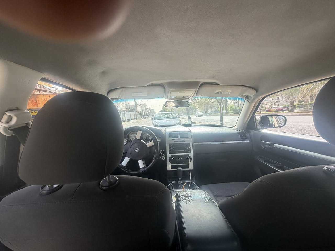 السلام عليكم من رخصت الادمنيه المحترمين جارجر ٢٠١٠اصل٣٥٠٠اصل للبيع بيهه ٣قطع صبغ بدون حادث وتبديل بنيد اصلي بدون ايرباك عارضهه ب١٠٠ وبيهه مجال رقم اربيل بسمي للاتصال ***********
