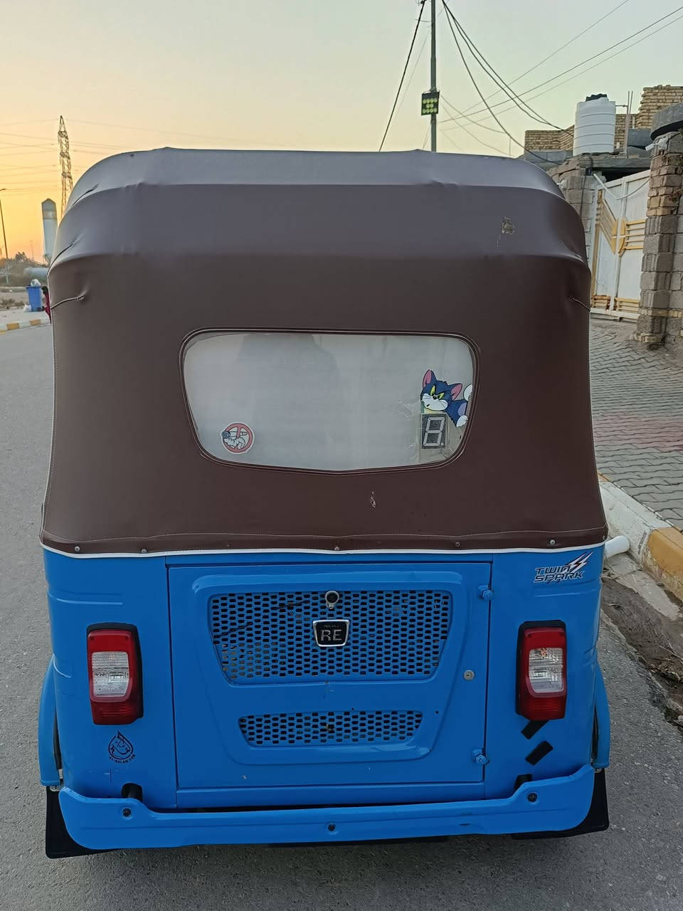 سلام عليكم 
 تكتك للبيع موديل 22 كشر محرك  مكفوله  ارقام نكليزيه سنويه تحويل ثاني يوم  رقم واسط مكاني الكوت قضاء الحي  الشراي يتصل ***********
