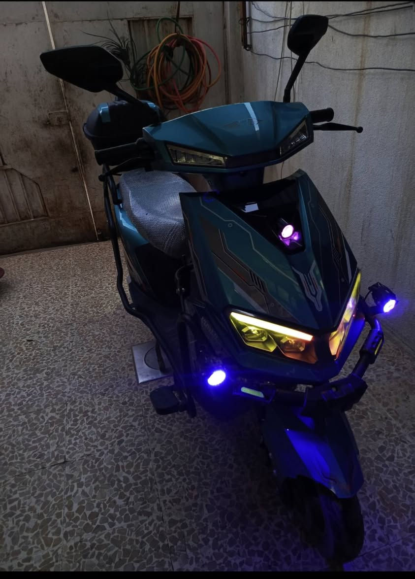 السلام عليكم للبيع سكنس مدرع ست بطاريات🔋دبل فول مواصفات نضام R أو نضام P يمشي مسافات كلش بعيدة تايرات جدد شادهم تشغيل عن بعد نضام مانع سرقه قفل ملف موديل 2025 وصل شراء الكتروني موجود سعرو ٦٢٥ بي مجال ***********
