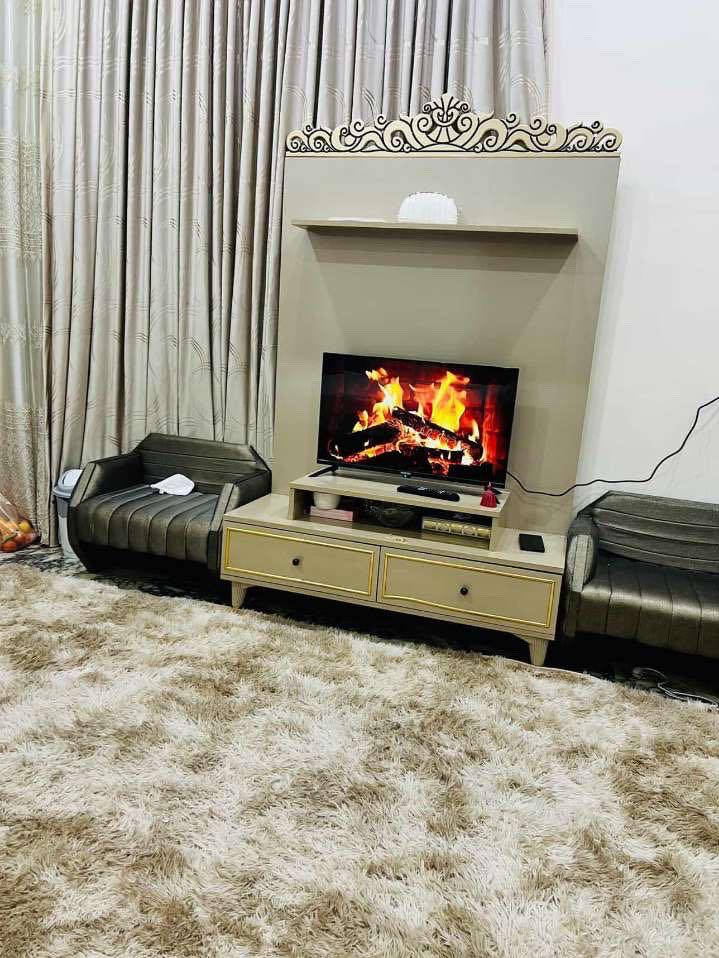 تحية طيبة للبيع غرفة تركيه  درجه اولى مستعمله شهرين فقط ١١ قطعه  البيع لغرض السفر مشتريه ب٣ملايين ونص. ابيعه بمليونين و٧٥٠ وبيه مجال 
مكاني بغداد الغزاليه شارع مدير الامن 
***********
