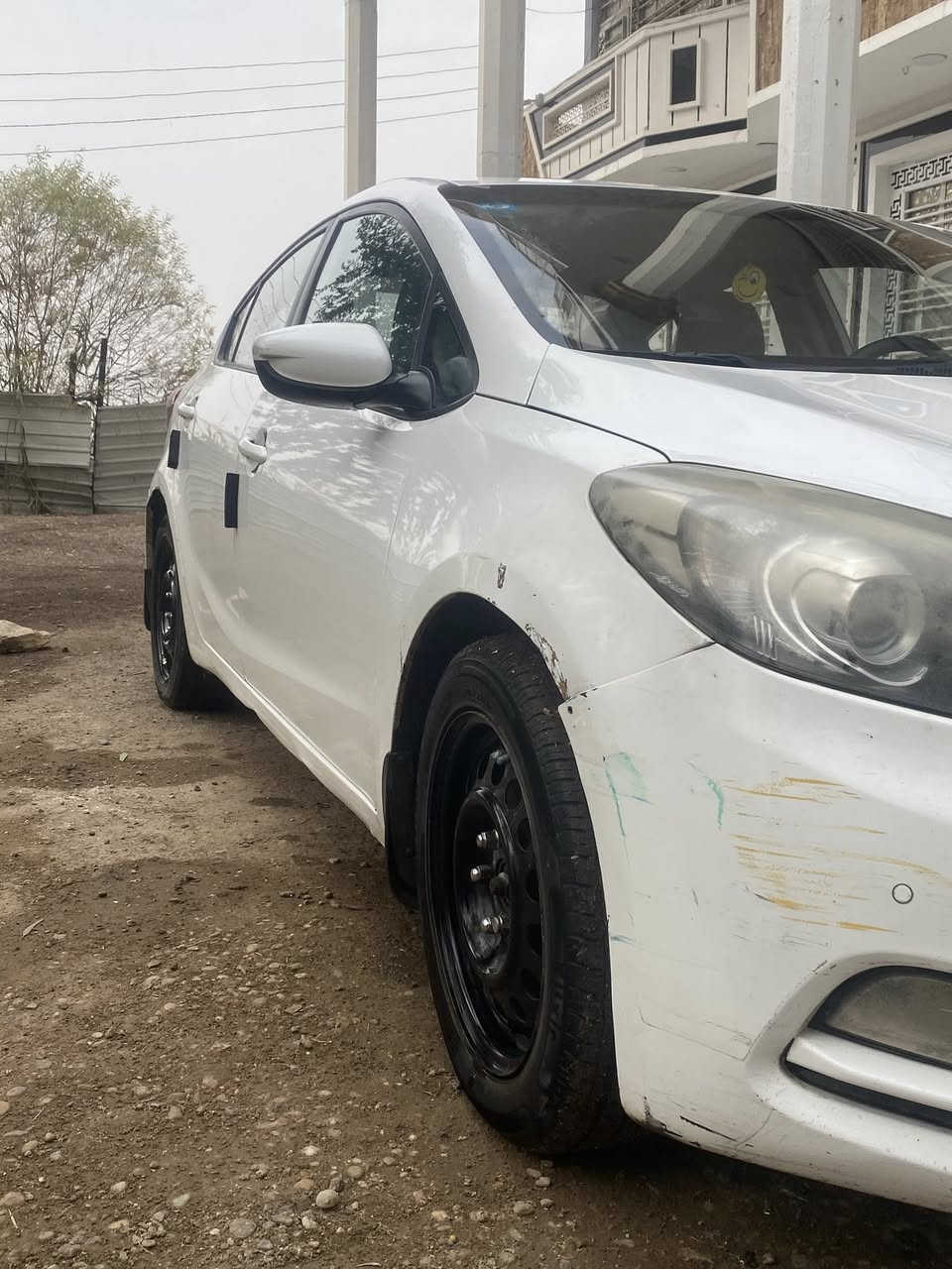 سلام عليكم  سيارة كيا سيراتو مديل 2014 السيارة نضيفة خليجي بيه ضرر موضح بلسونار السعر 115او بيه مجال للاستفسار الاتصال على***********متواجد على الواتساب
