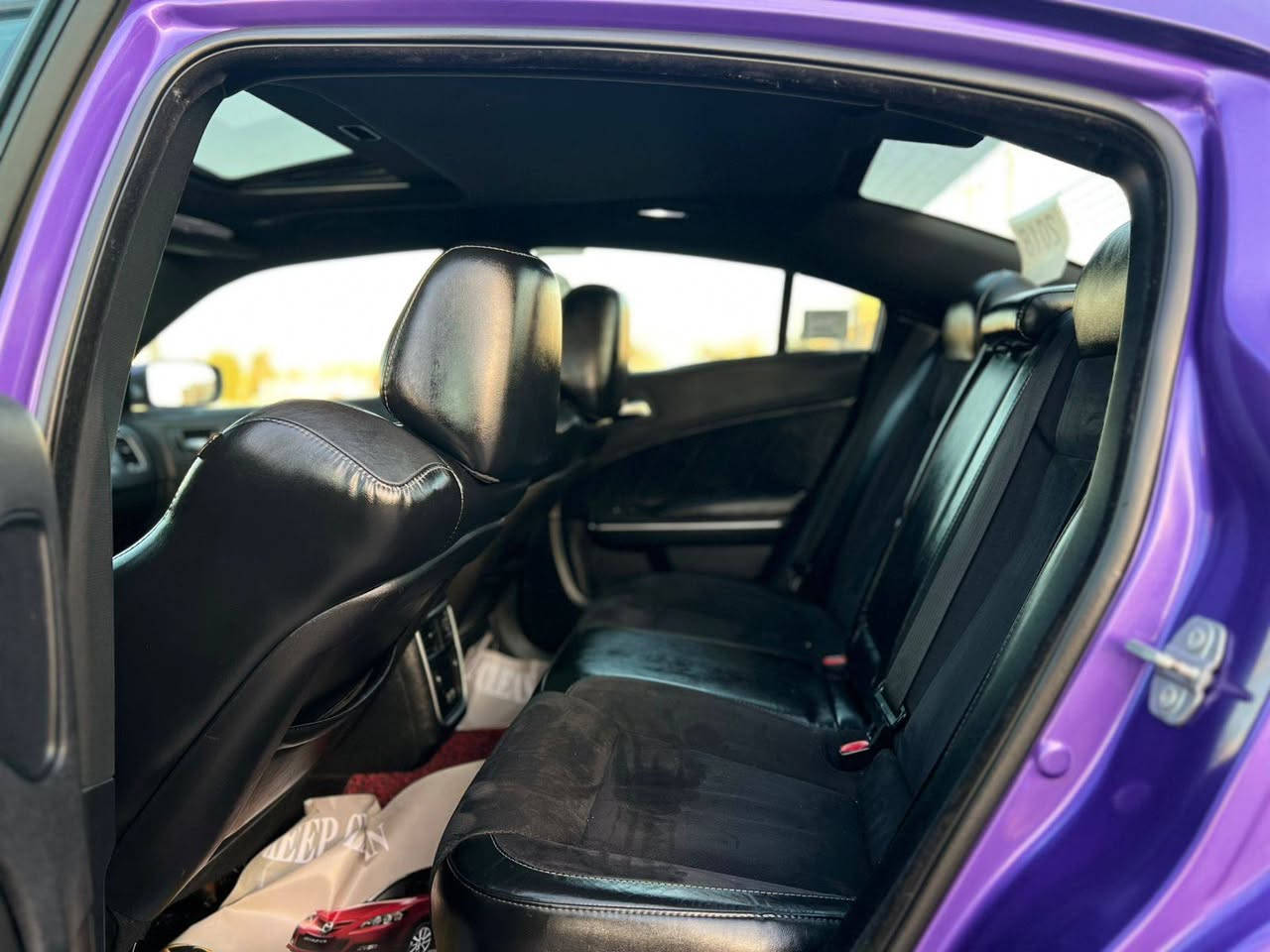 السلام عليكم
جارجر موديل 2018 اصل رقم بغداد دولي بسمنه
وارد امريكي ضررها قبق صندوق بدون دواخل
بدون ايرباك
السياره موصفات فول 1/1 
فتحه
تحكم
شفتات
مكينه 8سلندر
موصفات هواي بيها
مكينه كير تبريد حداده على وضع الشريكه اي نقص مابيها وشرط احلا من صور
العنوان البصره
السعر 185
رقم ***********
رقم *********** البصرة, العراق
