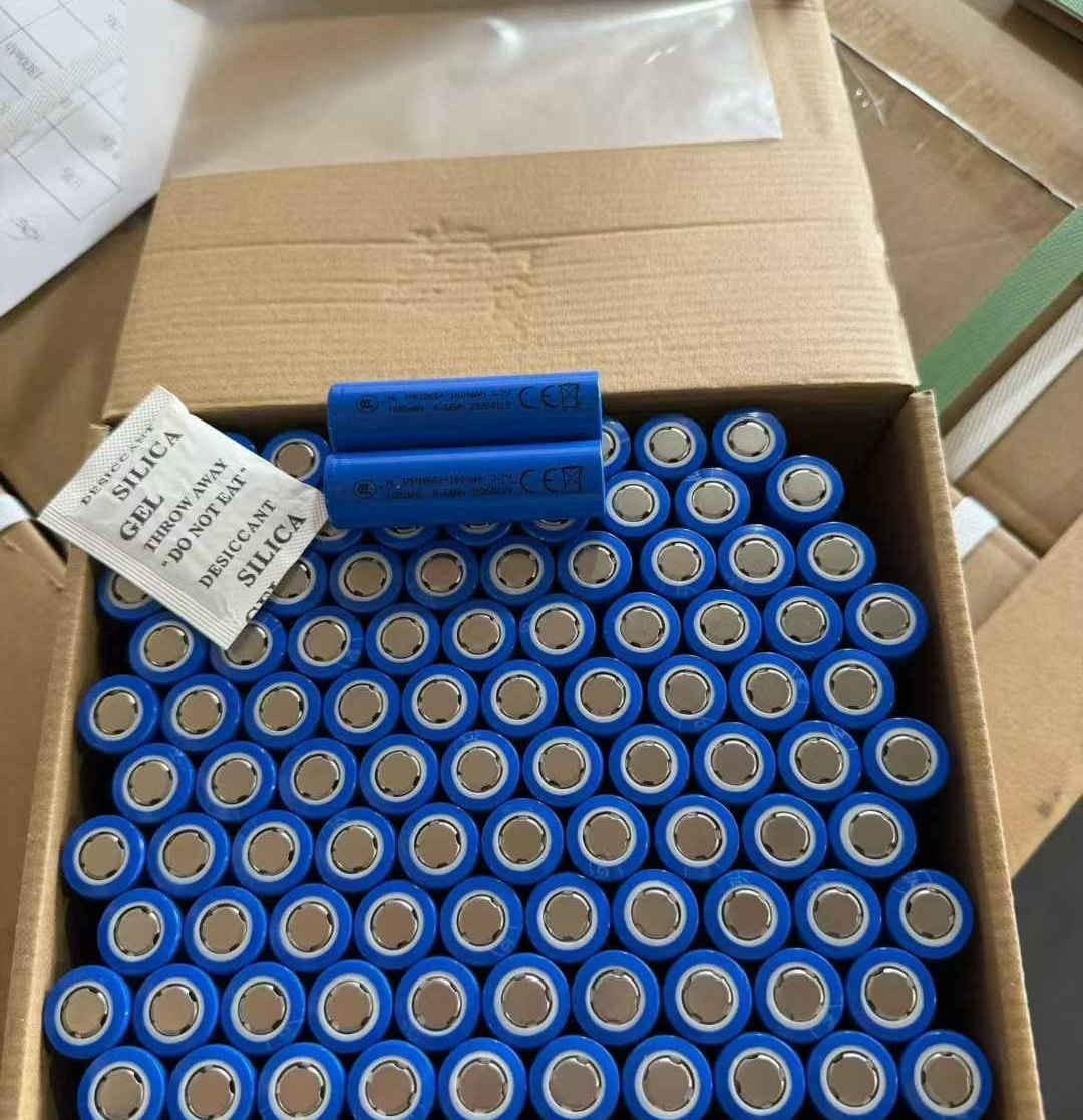 HL IMR18650-1800mah 3.7V 6.66Wh Lithium battery 1800mAh Lithium ion batteries pack
Specification:
Model: HL IMR18650-1800mah 3.7V 6.66Wh Cell
Type:18650 3.7V lithium-ion rechargeable battery cell
Nominal Capacity:1800mAh
Cell Voltage:3.7V
Used for:Electric bicycle,Electric scooter,Power bank,Electric bike,Electric toy car,Energy storage power,sweepers,rechargeable fans,Trolley speaker,LED desk lamps,LED headlights,Solar energy storage,Solar light,Powerful torch,Medical device,Vacuum cleaner, trolley speakers,Skateboard,Balance car,Twist car,Electric drill, Electric tool,Electric Vehicles,Laptop,Model airplane,Electric fan,Flashlight,Bluetooth speakers,Solar street lights,Instrument equipment.etc.


**إذا كنت صاحب هذا الإعلان وتريد حذفه لأي سبب، رجاءا أرسل رسالة إلى الدعم الفني**