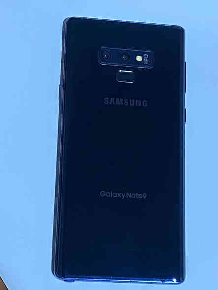 السلام عليكم جالاكسي نوت ٩ جهاز مكفول اي خليل ذاكره ١٢٨ فول نضافه  شرق أوسط. ويا شاحنه شحنا اصليه واكفر  ملا حضه بس بيت سيم كارت اسود مونيلي   عنوان النجف  حي النداء عمود ٦٧  رقم ***********.  السعر ٢٠٠ الف  او مراوس ايفون اكس ماكس
