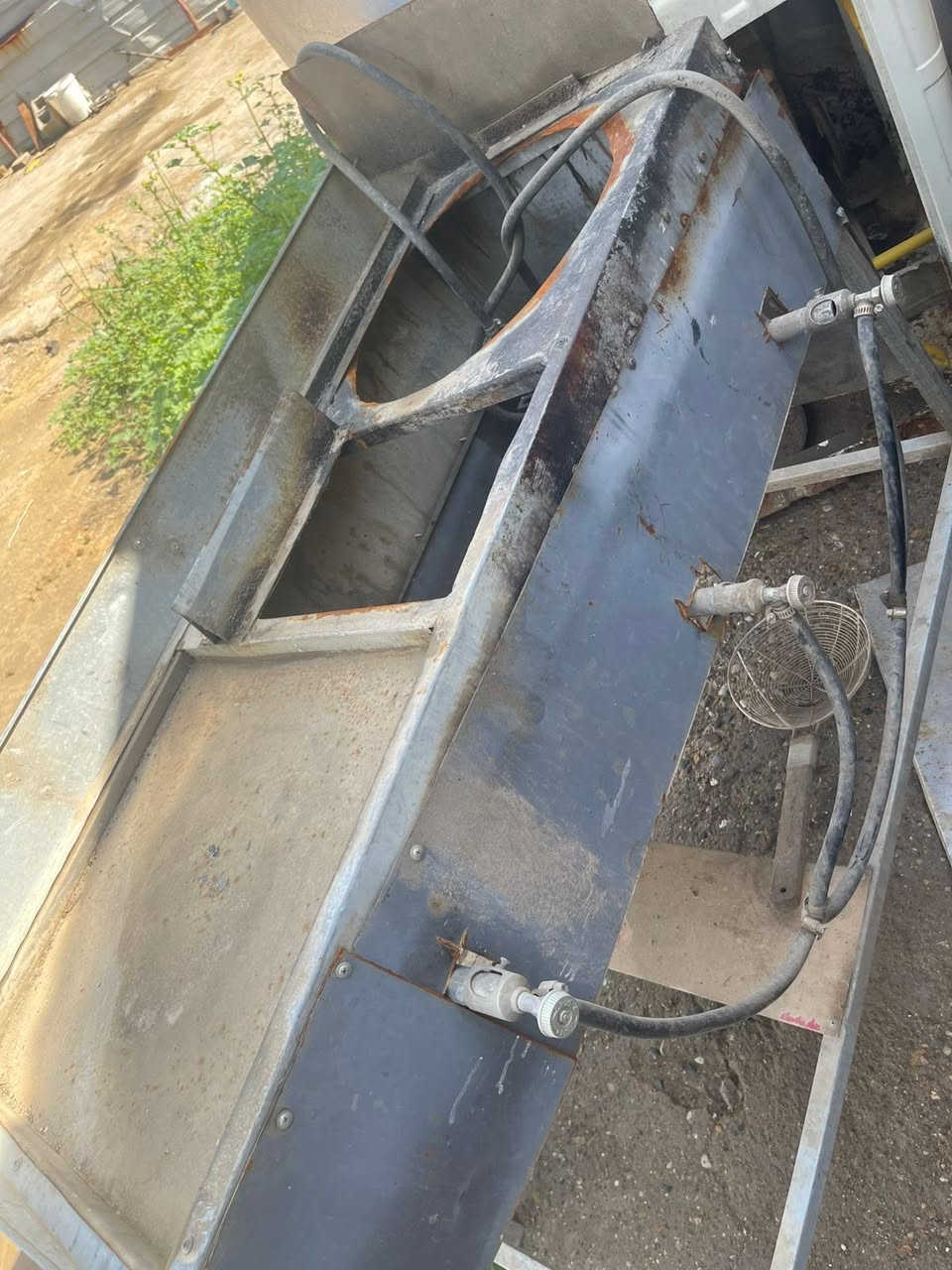 السلام عليكم غراض مطعم كامله للبيع السعر ٨٥٠ الف وكل  الأغراض شغاله مكاني بغداد جسر ديالى الي شراي يتصل على الرقم ***********
